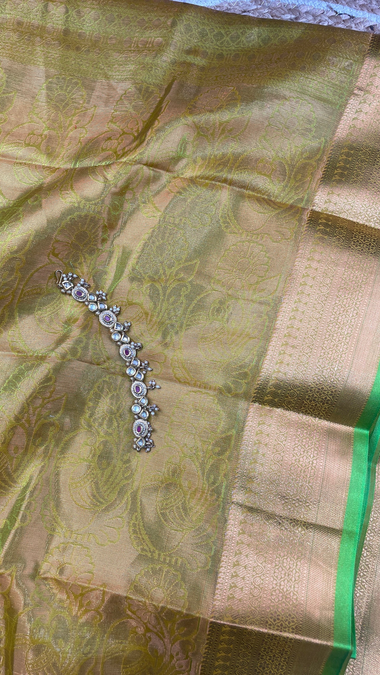 SEMI SILK GAYATRI - V2 code : 057