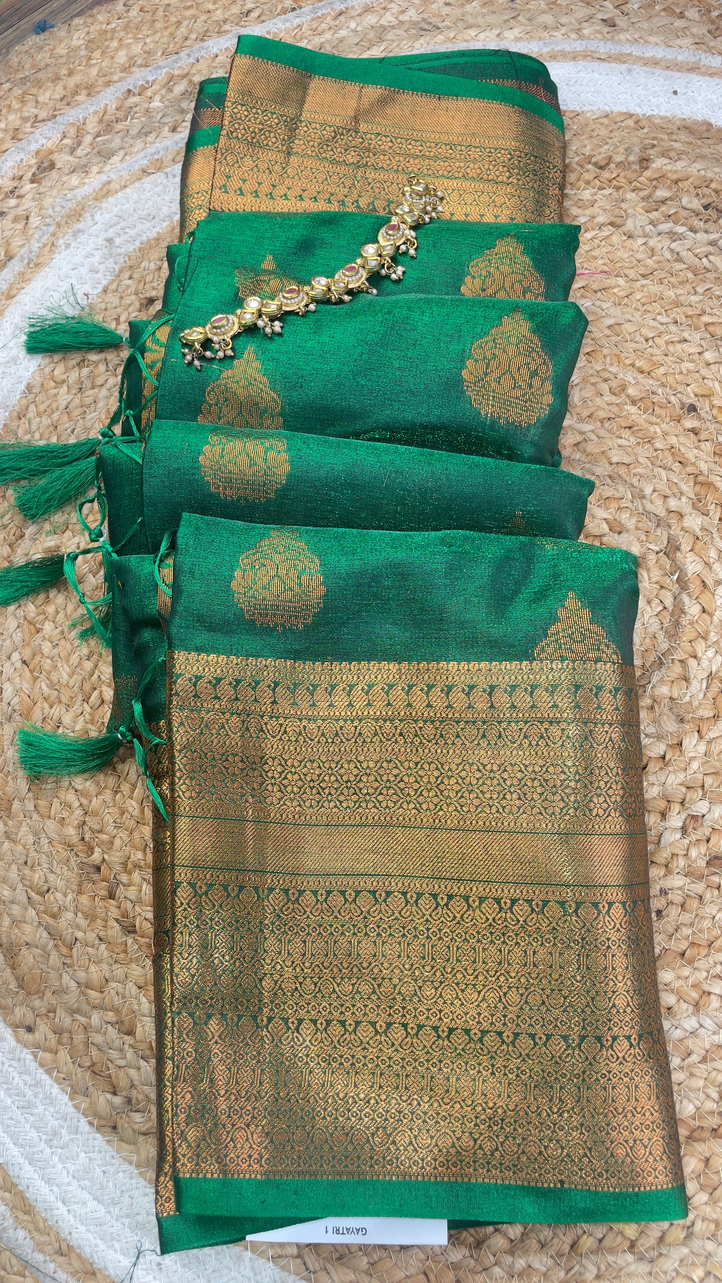 SEMI SILK GAYATRI - V4 code : 059